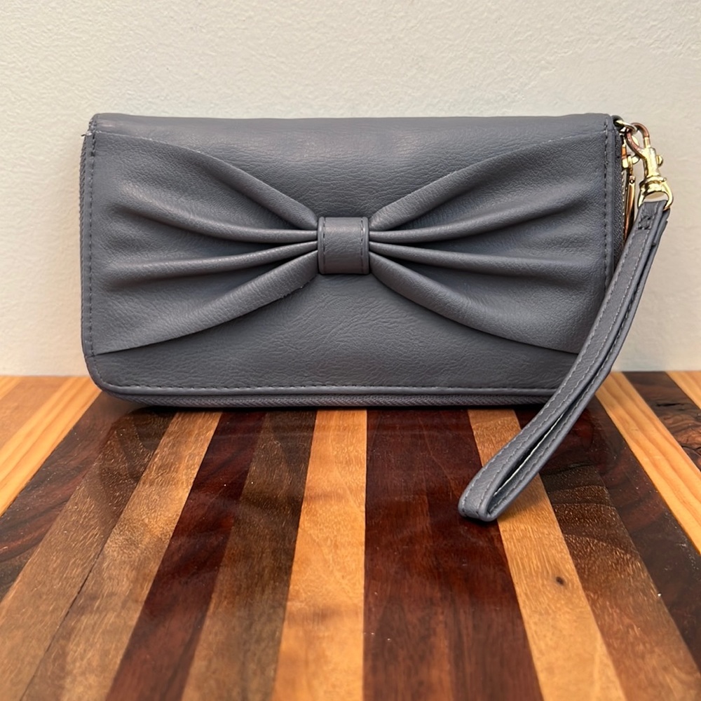 Women’s Clutch/Wristlet